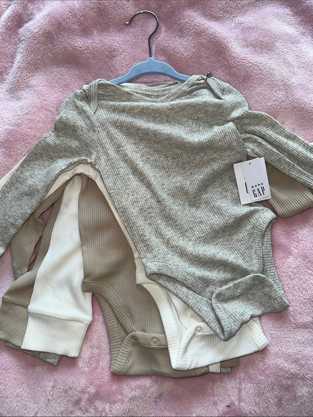 GAP NWT Ribbed 3 Long-Sleeve Bodysuit Set and pant sets 12-18m